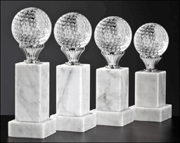 Zeige Details für Golfball aus massivem Kristall auf Marmorsockel Bild von Golfball aus massivem Kristall auf Marmorsockel