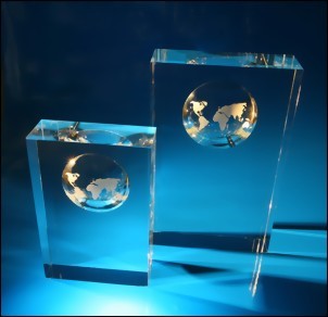 Bild von Kristallpokal mit Weltkarte mit 3D-Innengravur