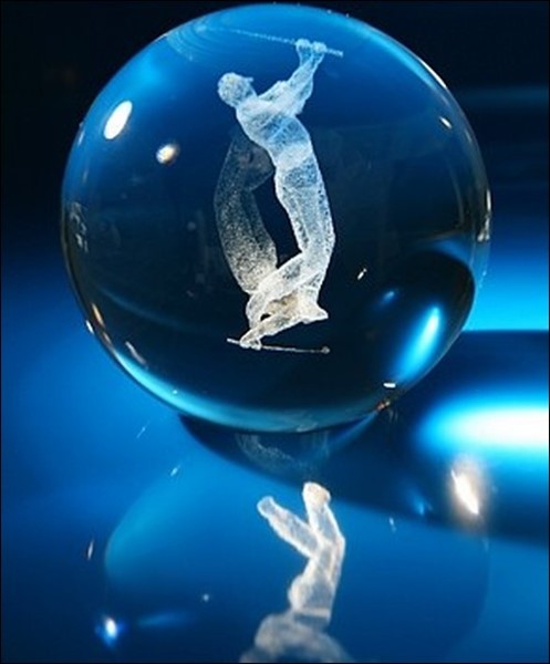 Bild von Golfer im Kristallglaskugel 3D-Glas fein gelasert