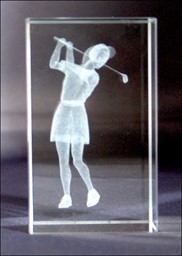 Bild von Golferin beim Abschlagen  3D-Glas fein gelasert BUDGETPREIS !