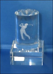 Bild von Golfer beim Abschlag 3D-Glas fein gelasert in massiver Kristall-Säule  BUDGETPREIS !