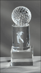 Bild von Golfer beim Abschlag 3D-Glas fein gelasert in massiver Kristall-Säule mit Golfball